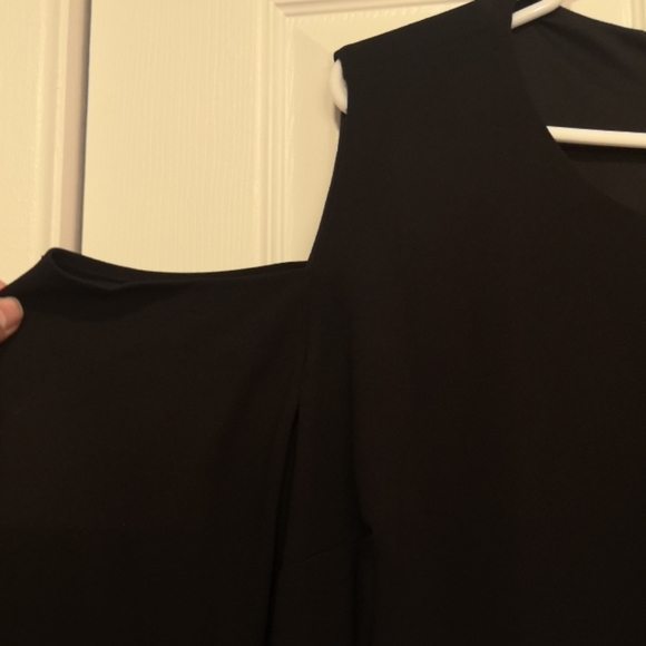 Vince Camuto off the shoulder dress - Picture 3 of 5